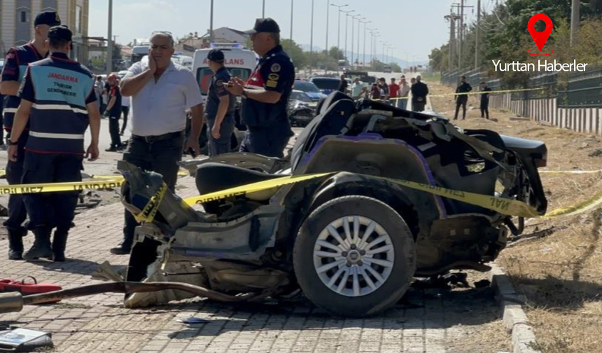Korkunç kaza! Takla atan otomobil ikiye bölündü: 2 ölü, 2 yaralı