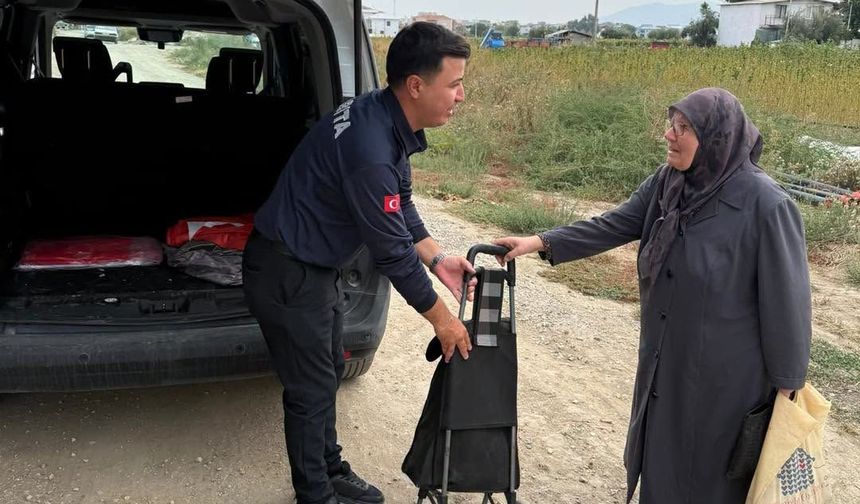 Saruhanlı Belediyesinden pazar dönüşü yaşlı vatandaşlara ulaşım desteği