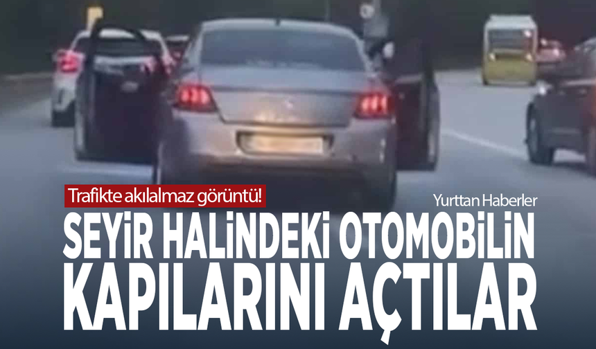 Trafikte akılalmaz görüntü!  Seyir halindeki otomobilin kapılarını açtılar