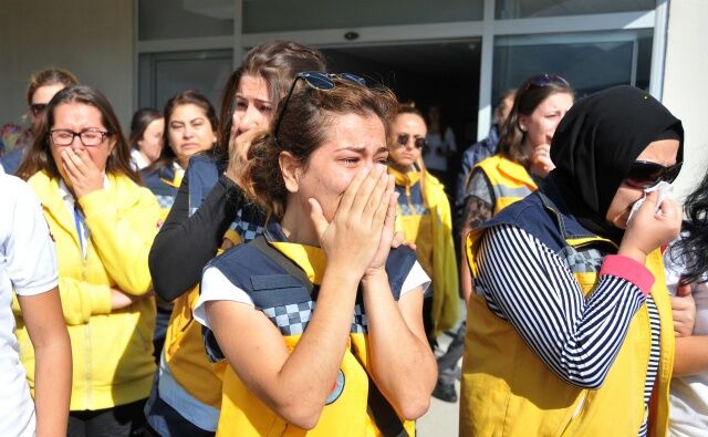 O kaza sonrasında yoğun bakıma kaldırılan Şükran Özalp, üç gün boyunca doktorların müdehalesine rağmen hayata tutunamadı. Özalp’in ölüm haberi Manisa 112 Komuta merkezine ulaşınca merkezde çalışanlar yasa boğuldu.