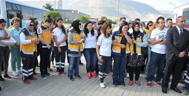 İki arkadaşı ile birlikte görevlerine gelirken geçirdikleri kaza sonucu yaşamını yitiren Şükran Özalp’in cenazesi doğduğu köyü Akhisar’ın Süleymaniye’de kılınan cenaze namazı sonrasında toprağa verildi.