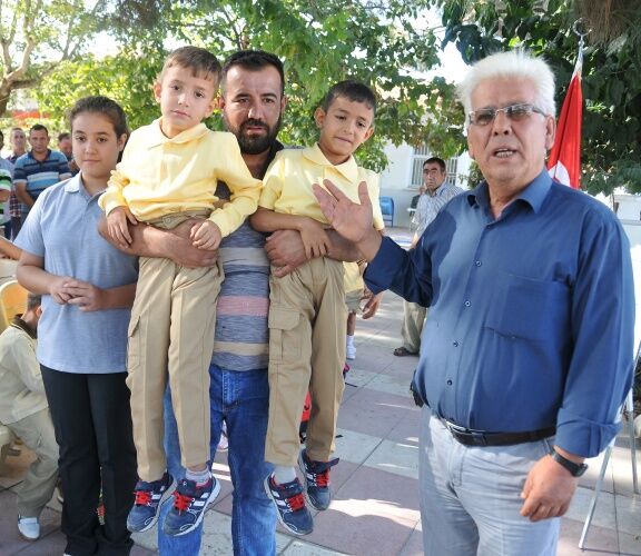 Manisa'da Eğitim - Öğretim Sorunlarla Başladı
İSTİKLAL MARŞI KÖY KAHVESİNDE OKUNDU