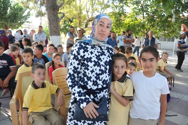 Manisa'da Eğitim - Öğretim Sorunlarla Başladı
İSTİKLAL MARŞI KÖY KAHVESİNDE OKUNDU