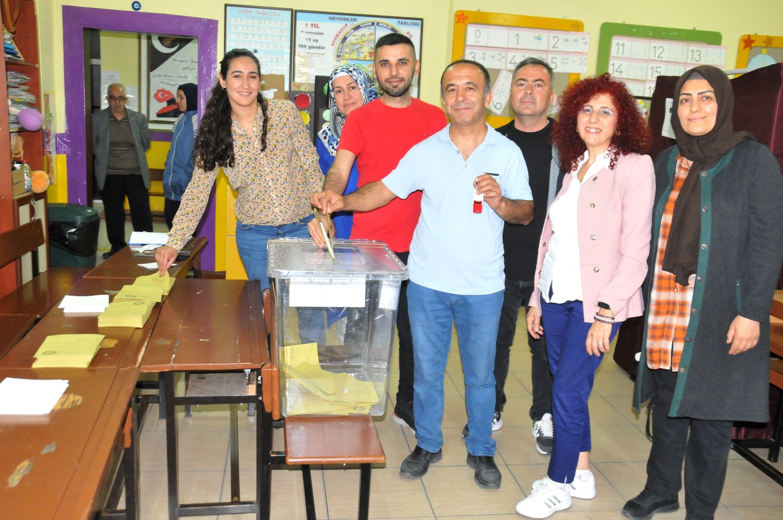14 Mayıs 2023 Cumhurbaşkanlığı seçimlerinde Cumhur İttifakı adayı Recep Tayyip Erdoğan’ın 49,52, Millet İttifakı adayı Kemal Kılıçdaroğlu'nun oy oranı yüzde 44,88 oy alması ve adayların yüzde 50’yi geçememesi nedeniyle ikinci tura kalan seçimlerde Manisalılar yeniden sandık başına gitti.