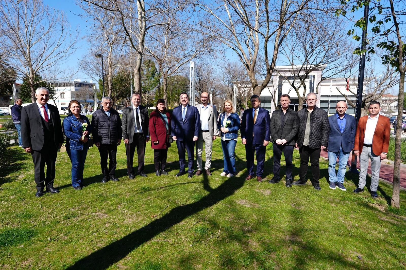 Başkan Dutlulu’dan 8 Mart’a Çiçekli Kutlama (4)