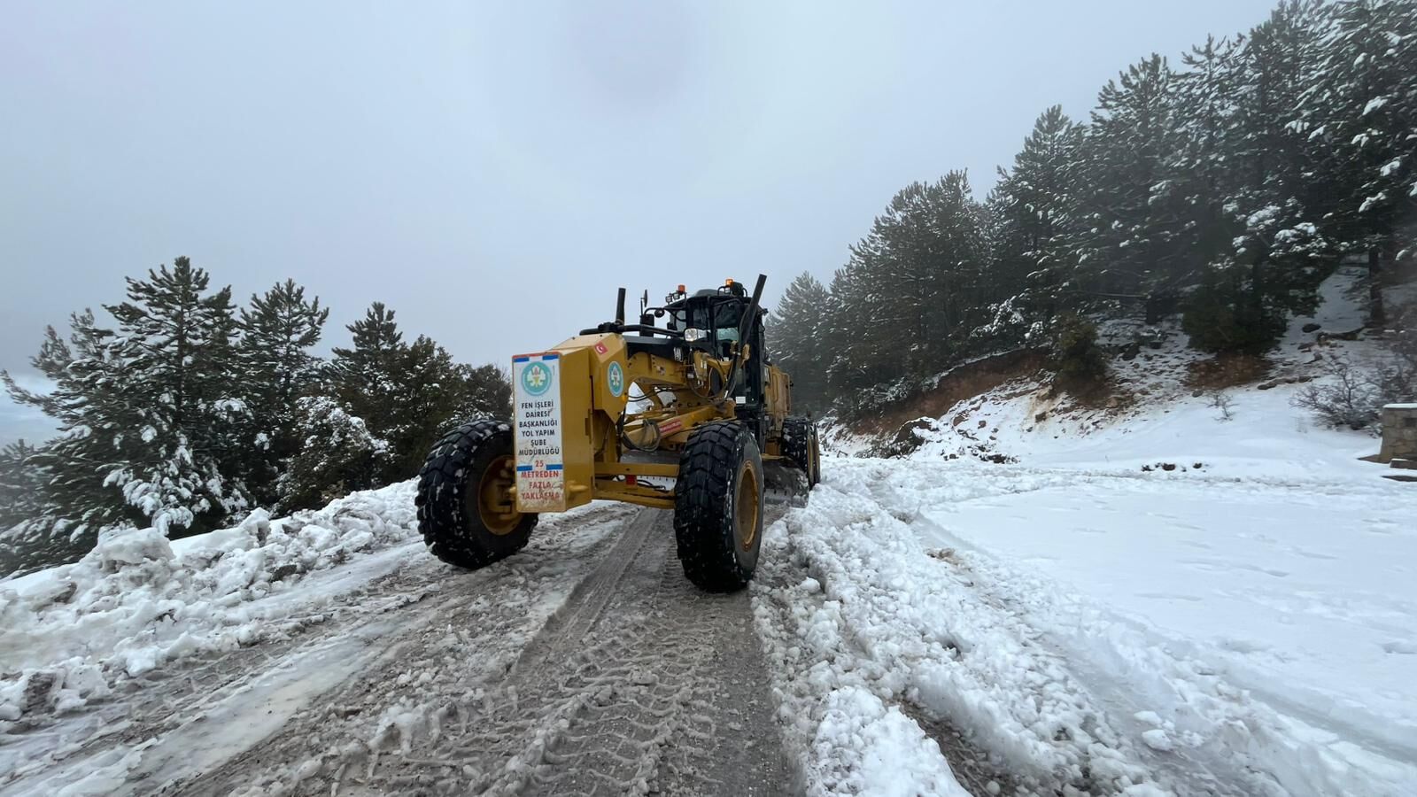 Manisa Büyükşehir Belediyesinden Spil Dağı’nda Kar Mesaisi (6)