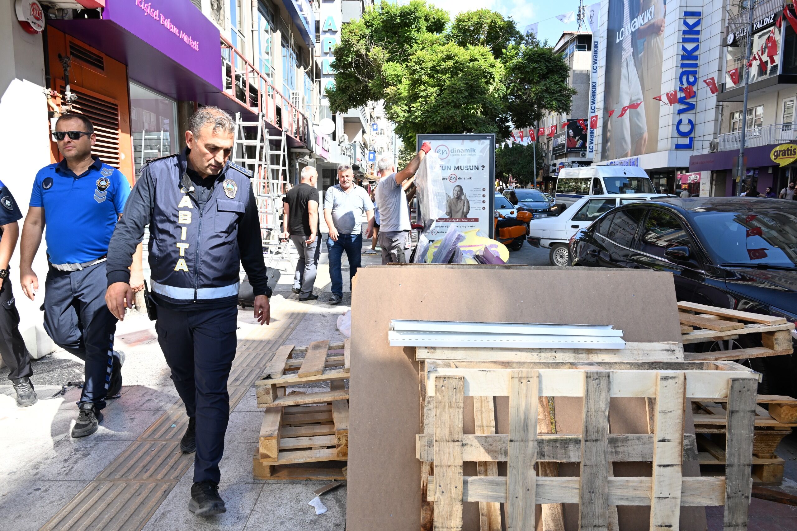Büyükşehir Ve Emniyet’ten Kaldırım İşgallerine Ortak Denetim (3)